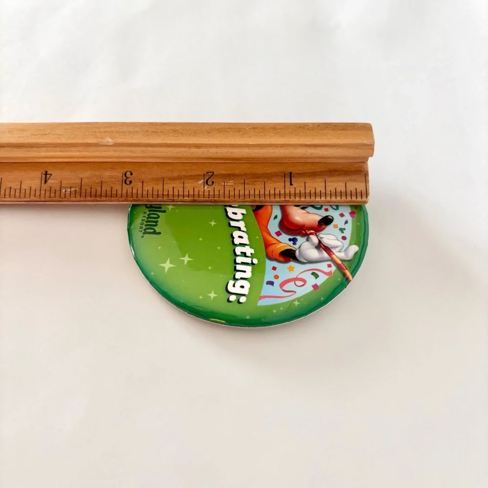 Lot of 4 Disneyland Goofy Celebration Buttons - I’m Celebrating: